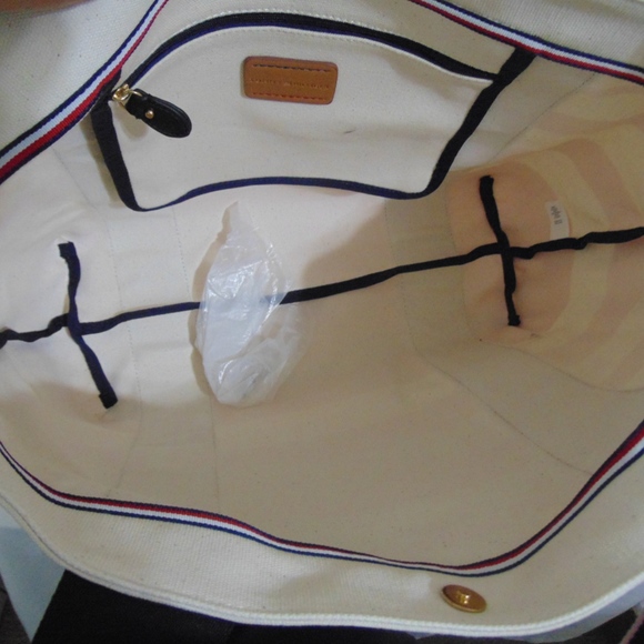 Tommy Hilfiger Classic Painted Stripe ExLarge Tote - Picture 8 of 8